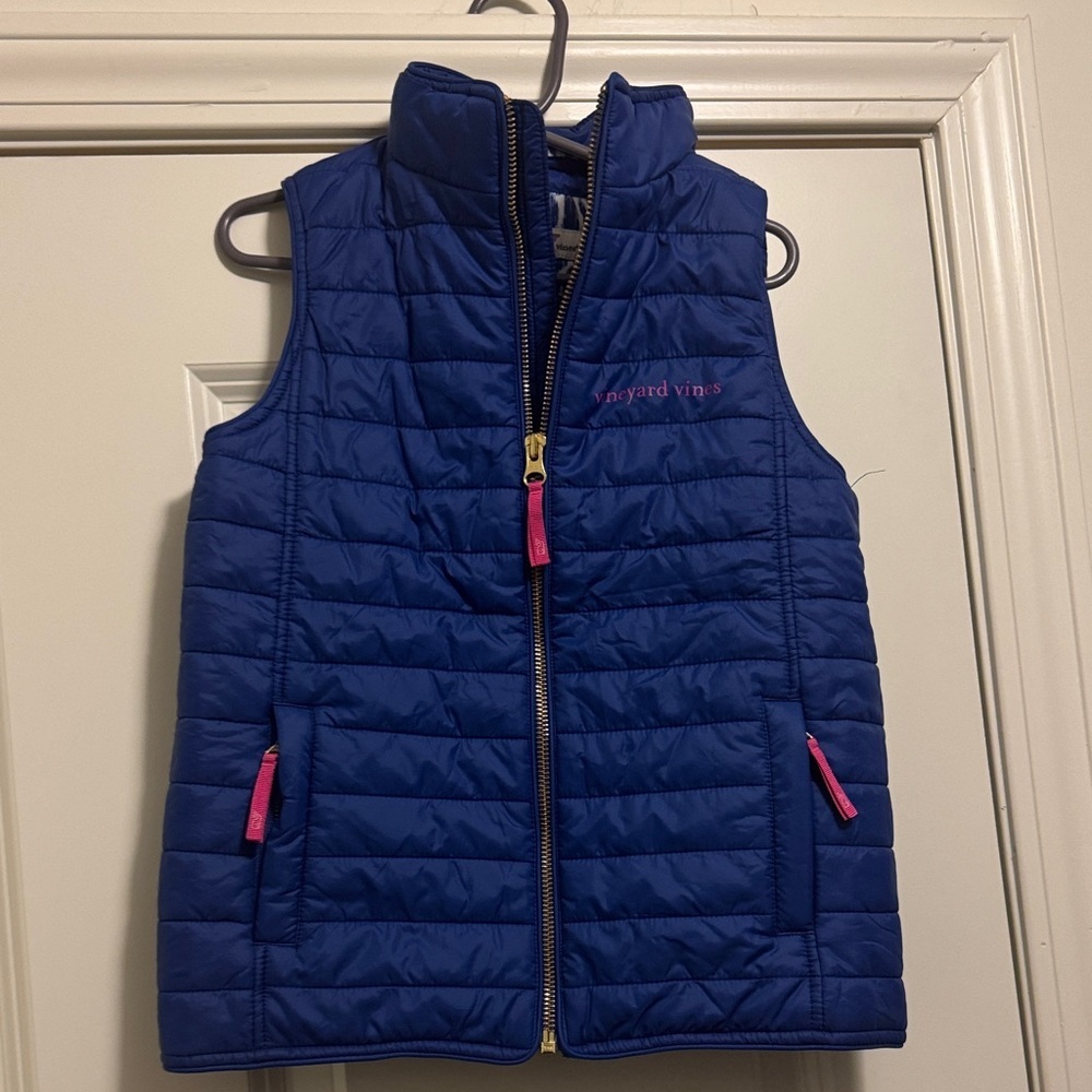 LIKE NEW Vineyard Vines Quilted Vest in Blue with Pink Details